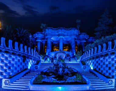 Park Güell lights up in blue to welcome Barcelona 2026, World Capital of Architecture